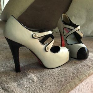 FABULOUS Betsy Johnson heels